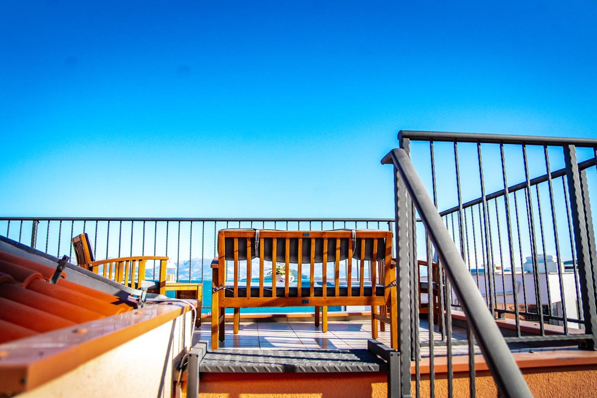 Regina Del Mare Apartment Slatine Exterior foto